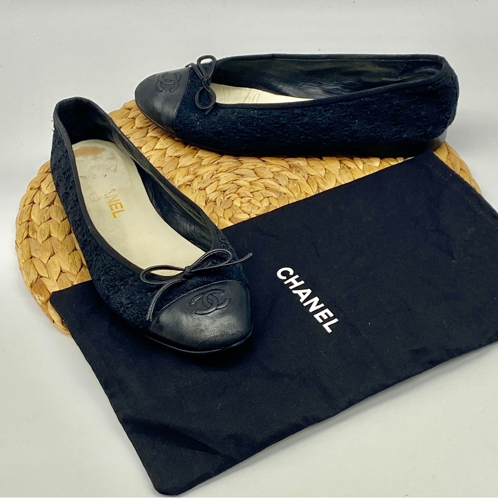 CHANEL Black Leather Ballet Flats